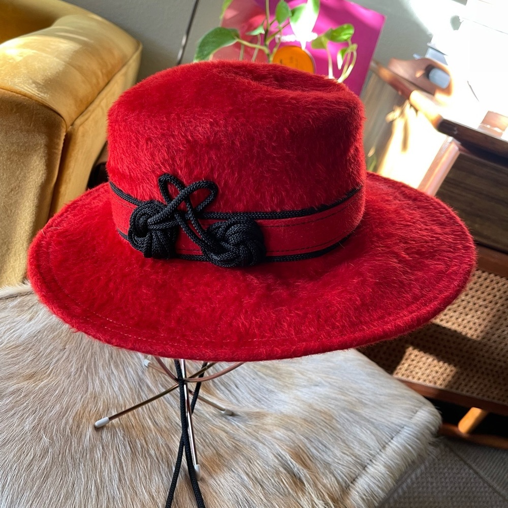 Vintage Mr. John Jr. Plush red velour felt fur fedora hat with black rope
